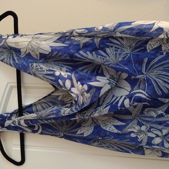 Clothes - Picture 4 of 4